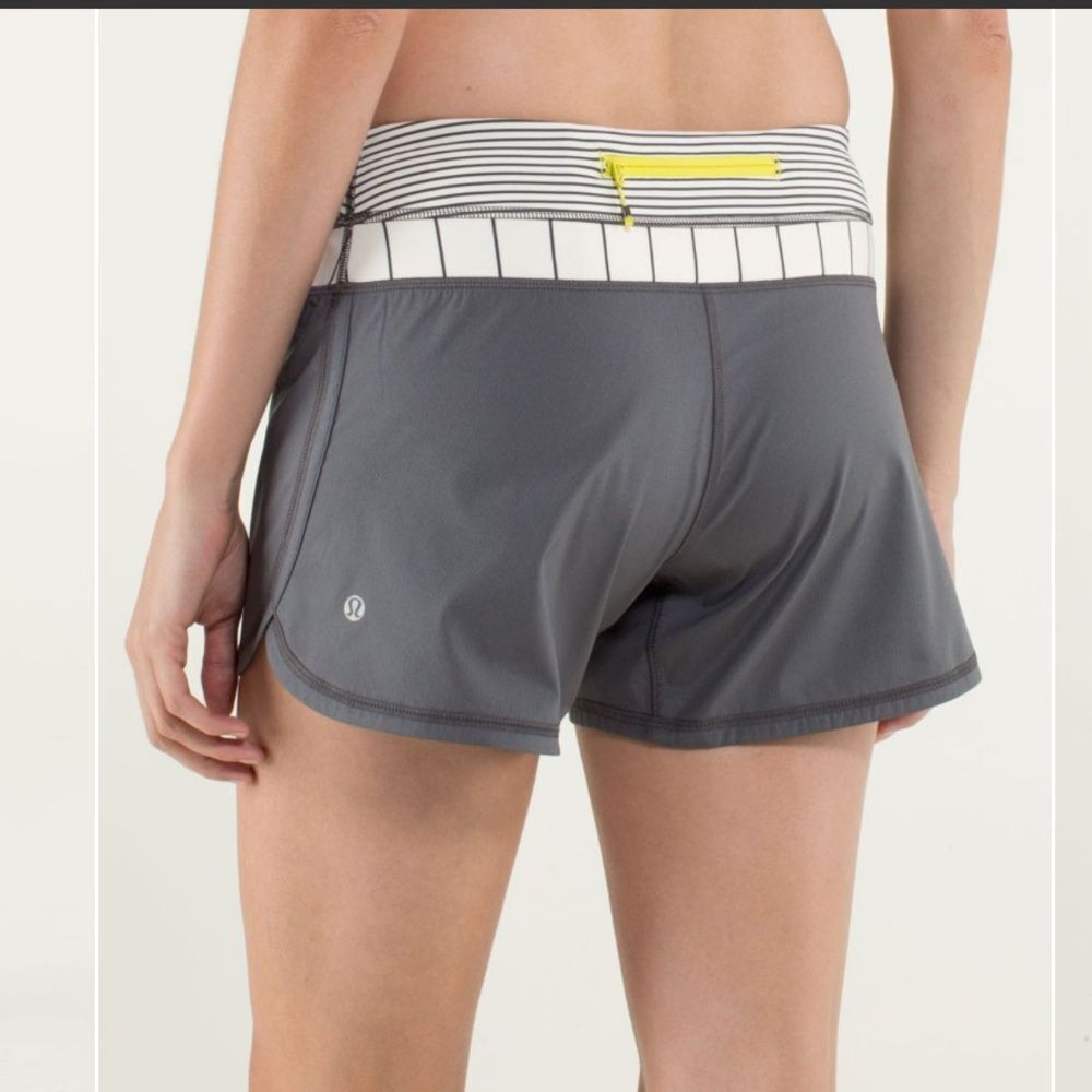 RARE Lululemon Groovy Run Short Soot Light / Slalom Stripe Angel Wing Size 10